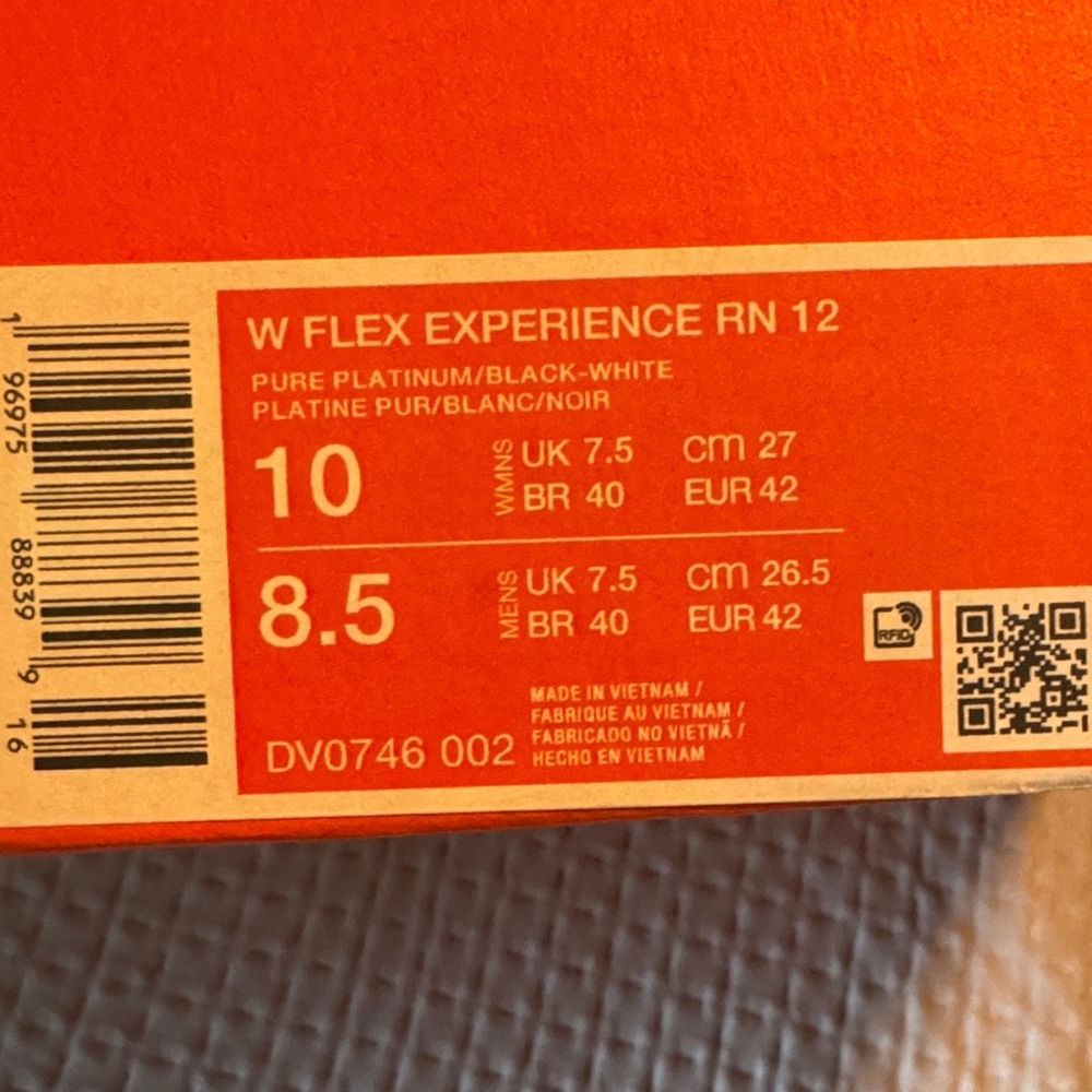 Nike w flex experience rn 12 White& Black Running Shoes Blue Accents 10 w/ 8.5 m - Picture 5 of 5